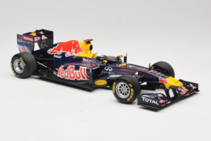 Red Bull RB7 Renault #1 S. Vettel Red Bull Racing World Champion 2011 Minichamps 1:18 110110001 Fém – 4. kép a 6-ből