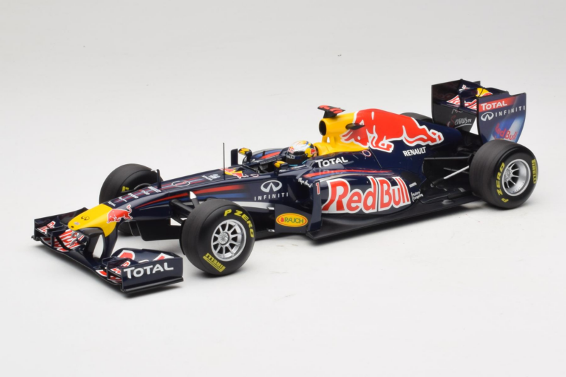 Red Bull RB7 Renault #1 S. Vettel Red Bull Racing World Champion 2011 Minichamps 1:18 110110001 Fém