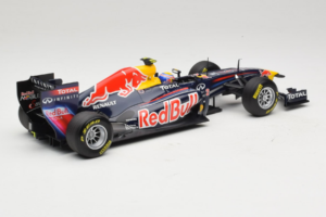 Red Bull RB7 Renault #2 M. Webber Red Bull Racing Showcar 2011 Minichamps 1:18 110110002 Fém – 2. kép a 7-ből