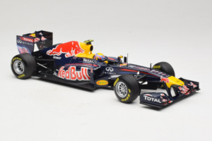 Red Bull RB7 Renault #2 M. Webber Red Bull Racing Showcar 2011 Minichamps 1:18 110110002 Fém – 4. kép a 7-ből