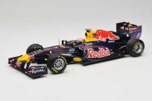 Red Bull RB7 Renault #2 M. Webber Red Bull Racing Showcar 2011 Minichamps 1:18 110110002 Fém