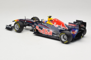 Red Bull RB7 Renault #2 M. Webber Red Bull Racing Showcar 2011 Minichamps 1:18 110110002 Fém – 5. kép a 7-ből