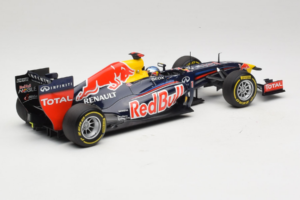 Red Bull RB8 Renault #1 S. Vettel Red Bull Racing Showcar 2012 Minichamps 1:18 110120071 Fém – 2. kép a 7-ből