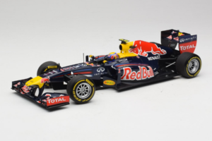 Red Bull RB8 Renault #2 M. Webber Red Bull Racing Showcar 2012 Minichamps 1:18 110120072 Fém