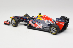 Red Bull RB8 Renault #2 M. Webber Red Bull Racing Showcar 2012 Minichamps 1:18 110120072 Fém – 5. kép a 7-ből