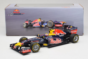 Red Bull RB8 Renault #2 M. Webber Red Bull Racing Showcar 2012 Minichamps 1:18 110120072 Fém – 7. kép a 7-ből