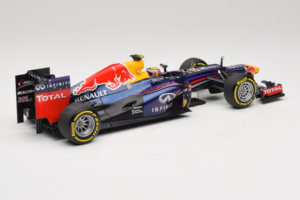 Red Bull RB9 Renault #2 M. Webber Infiniti Red Bull Racing Showcar 2013 Minichamps 1:18 110130072 Fém – 2. kép a 6-ből