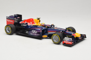Red Bull RB9 Renault #2 M. Webber Infiniti Red Bull Racing Showcar 2013 Minichamps 1:18 110130072 Fém – 4. kép a 6-ből