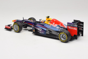 Red Bull RB9 Renault #2 M. Webber Infiniti Red Bull Racing Showcar 2013 Minichamps 1:18 110130072 Fém – 5. kép a 6-ből