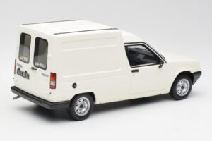 Renault Express Fehér Otto 1:18 OT466 Gyanta – 2. kép a 5-ből