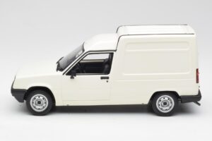 Renault Express Fehér Otto 1:18 OT466 Gyanta – 3. kép a 5-ből