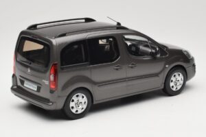 Renault Juvaquatre Break 300 kg Elefántcsont Norev 1:18 185260 Fém – 2. kép a 6-ből