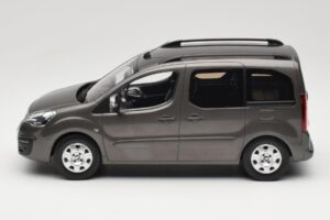 Renault Juvaquatre Break 300 kg Elefántcsont Norev 1:18 185260 Fém – 3. kép a 6-ből