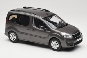 Renault Juvaquatre Break 300 kg Elefántcsont Norev 1:18 185260 Fém – 4. kép a 6-ből