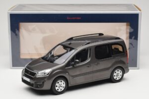 Renault Juvaquatre Break 300 kg Elefántcsont Norev 1:18 185260 Fém – 6. kép a 6-ből