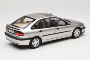 Renault Laguna V6 3.0 Baccara Opal Grey Otto 1:18 OT1185 Gyanta – 2. kép a 6-ből