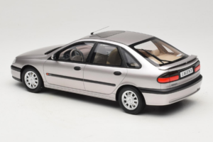 Renault Laguna V6 3.0 Baccara Opal Grey Otto 1:18 OT1185 Gyanta – 5. kép a 6-ből