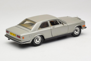 Rolls-Royce Camargue Ezüst Diamond Edition Bburago 1:18 3001-M3 Fém – 3. kép a 8-ből