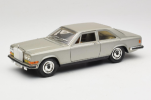 Rolls-Royce Camargue Ezüst Diamond Edition Bburago 1:18 3001-M3 Fém