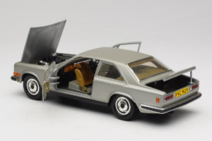 Rolls-Royce Camargue Ezüst Diamond Edition Bburago 1:18 3001-M3 Fém – 5. kép a 8-ből