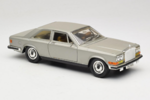 Rolls-Royce Camargue Ezüst Diamond Edition Bburago 1:18 3001-M3 Fém – 6. kép a 8-ből