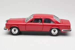 Rolls-Royce Camargue Piros Bburago 1:22 3001 Fém – 4. kép a 8-ből