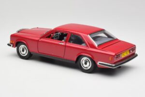 Rolls-Royce Camargue Piros Bburago 1:22 3001 Fém – 7. kép a 8-ből