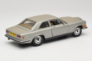 Rolls-Royce Camargue Ezüst Bburago 1:18 3001-M2 Fém – 3. kép a 8-ből