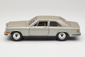 Rolls-Royce Camargue Ezüst Bburago 1:18 3001-M2 Fém – 4. kép a 8-ből