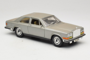 Rolls-Royce Camargue Ezüst Bburago 1:18 3001-M2 Fém – 6. kép a 8-ből