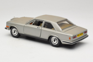 Rolls-Royce Camargue Ezüst Bburago 1:18 3001-M2 Fém – 7. kép a 8-ből