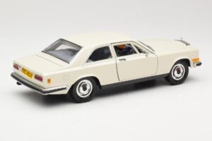 Rolls-Royce Camargue Fehér Bburago 1:22 3001-M1 Fém – 2. kép a 8-ből