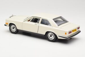 Rolls-Royce Camargue Fehér Bburago 1:22 3001-M1 Fém – 7. kép a 8-ből