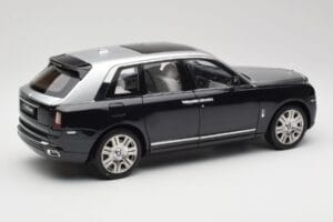 Rolls-Royce Cullinan Fekete & Ezüst OEM 1:18 ROLLS001 Fém – 3. kép a 8-ből