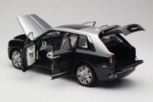 Rolls-Royce Cullinan Fekete & Ezüst OEM 1:18 ROLLS001 Fém – 5. kép a 8-ből