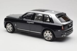 Rolls-Royce Cullinan Fekete & Ezüst OEM 1:18 ROLLS001 Fém – 7. kép a 8-ből