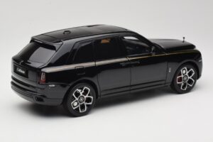 Rolls-Royce Cullinan Fekete Gold Coachline & Shadow Wheels OEM 1:18 028-15A Fém – 3. kép a 8-ből