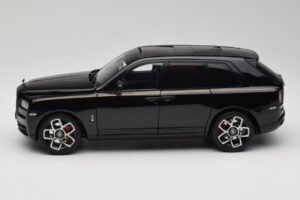 Rolls-Royce Cullinan Fekete Gold Coachline & Shadow Wheels OEM 1:18 028-15A Fém – 4. kép a 8-ből