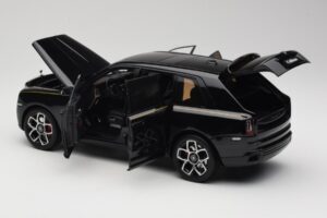 Rolls-Royce Cullinan Fekete Gold Coachline & Shadow Wheels OEM 1:18 028-15A Fém – 5. kép a 8-ből