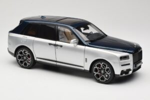 Rolls-Royce Cullinan Kék & Ezüst Kétszínű OEM 1:18 028-16B Fém – 6. kép a 8-ből
