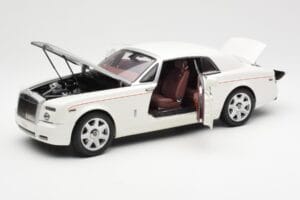 Rolls-Royce Phantom Coupe English Fehér Ezüst Kyosho 1:18 08861EW Fém – 2. kép a 8-ből