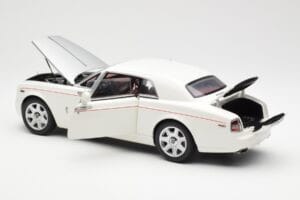 Rolls-Royce Phantom Coupe English Fehér Ezüst Kyosho 1:18 08861EW Fém – 5. kép a 8-ből