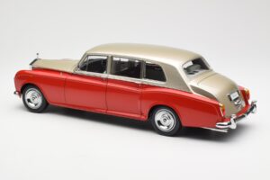 Rolls-Royce Phantom VI Piros Világos Bézs Kyosho 1:18 08905RLB Fém – 7. kép a 8-ből
