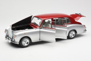 Rolls-Royce Phantom VI Ezüst Piros Kyosho 1:18 08905SR Fém – 2. kép a 8-ből