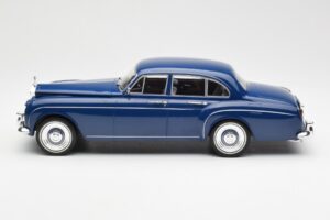 Rolls-Royce Silver Cloud III Flying Spur Mulliner RHD Sötétkék MCG 1:18 MCG18124 Fém – 3. kép a 6-ből