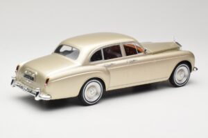 Rolls-Royce Silver Cloud III Flying Spur H.J. Mulliner Arany MCG 1:18 MCG18058 Fém – 2. kép a 6-ből