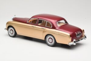 Rolls-Royce Silver Cloud III Flying Spur H.J. Mulliner Piros & Arany MCG 1:18 MCG18132 Fém – 5. kép a 6-ből