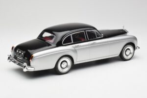 Rolls-Royce Silver Cloud III Mulliner Ezüst & Fekete MCG 1:18 MCG18128 Fém – 2. kép a 6-ből