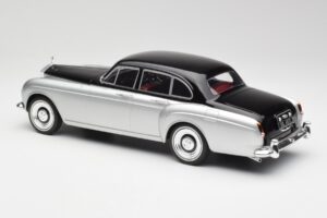 Rolls-Royce Silver Cloud III Mulliner Ezüst & Fekete MCG 1:18 MCG18128 Fém – 5. kép a 6-ből