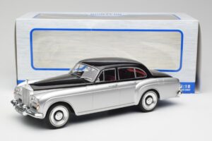 Rolls-Royce Silver Cloud III Mulliner Ezüst & Fekete MCG 1:18 MCG18128 Fém – 6. kép a 6-ből